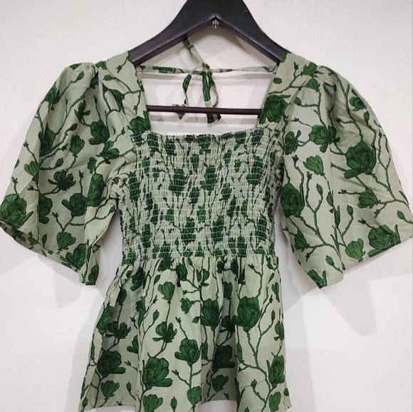 Green Square Neck Smocked Top 💚 - Picture 2 of 13